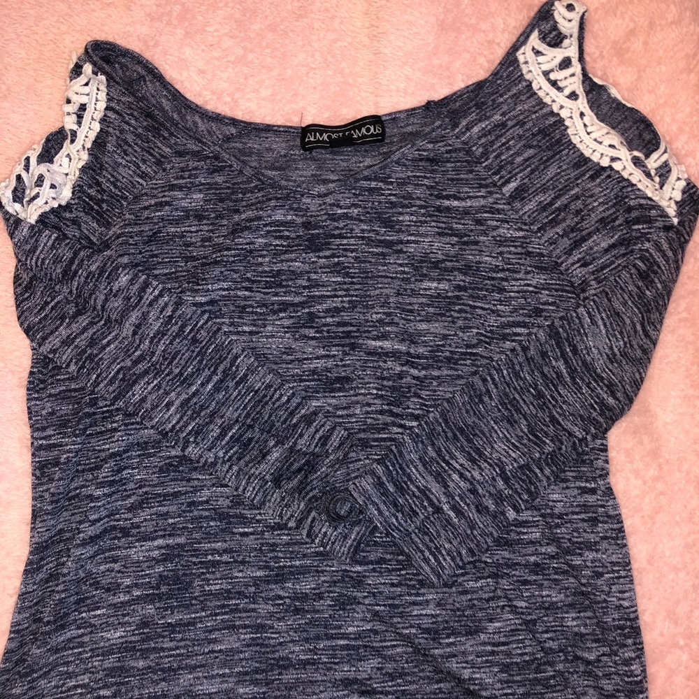 Quarter sleeve Sweater
